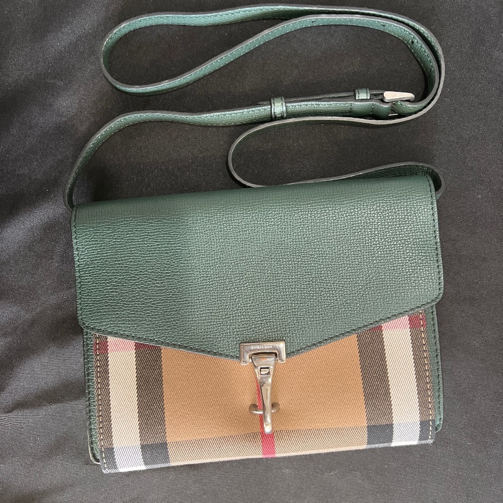 Burberry purse